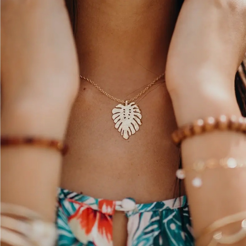 Monstera Necklace